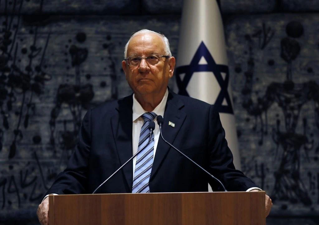 Israeli president Reuven Rivlin begins talks to form new government