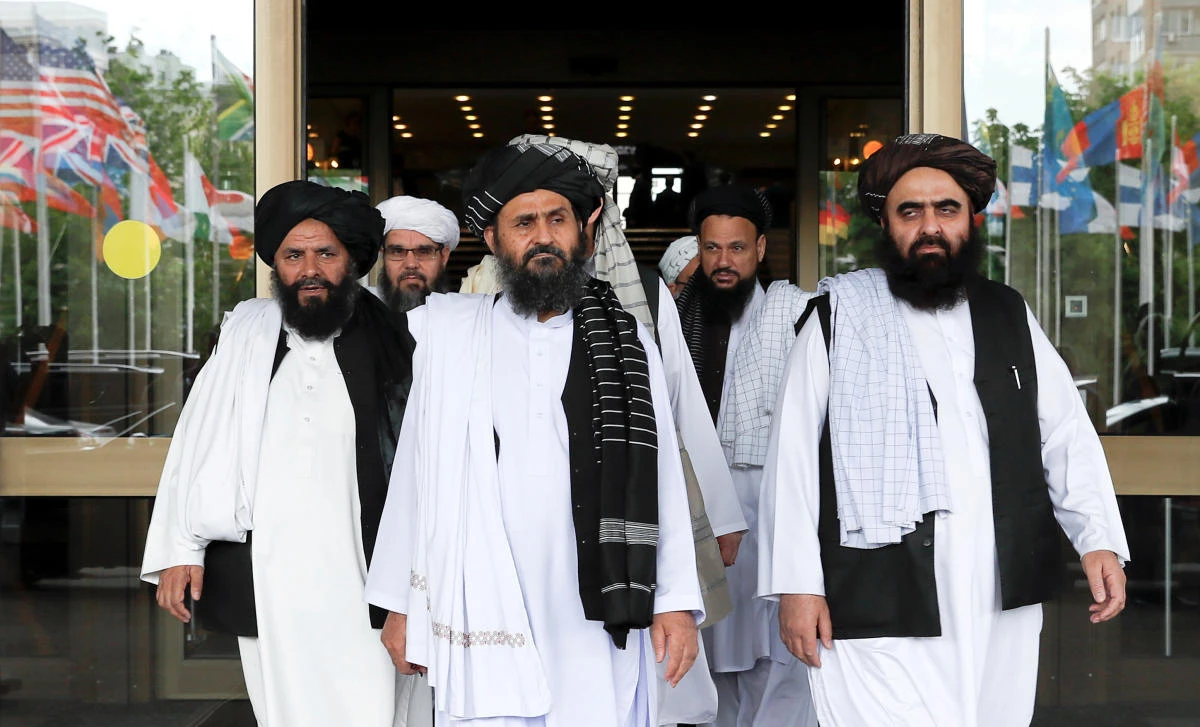 Members of a Taliban delegation, led by chief negotiator Mullah Abdul Ghani Baradar (C, front), leave after peace talks with Afghan senior politicians in Moscow, Russia on May 30, 2019. (File/Reuters)