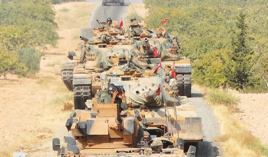 Turkish army tanks make their way toward the Syrian border town of Jarablus, Syria. (Reuters/File)
