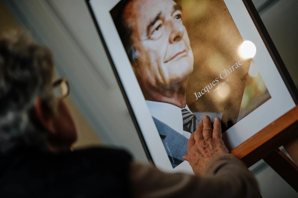 Mourners say goodbye to late French President Jacques Chirac