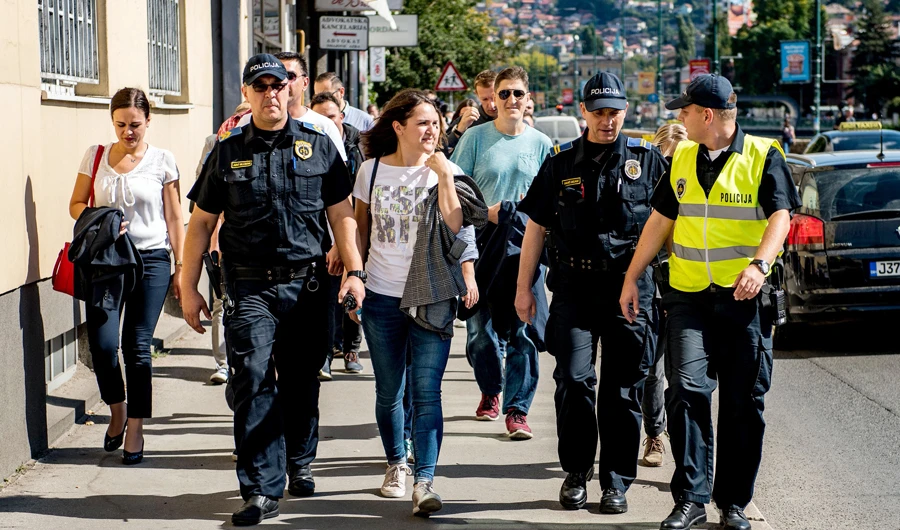Bosnian press protests attack on radio station
