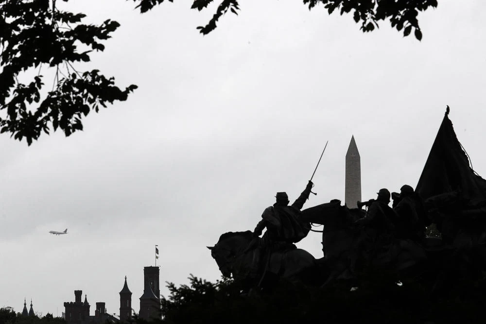 A commercial airplane flies past the Washington Monument on September 30, 2019, on Capitol Hill in Washington, D.C. Select Congressional committees will return to the Capitol to continue impeachment proceedings throughout the week as Congress remains on recess. (Tom Brenner/Getty Images/AFP)