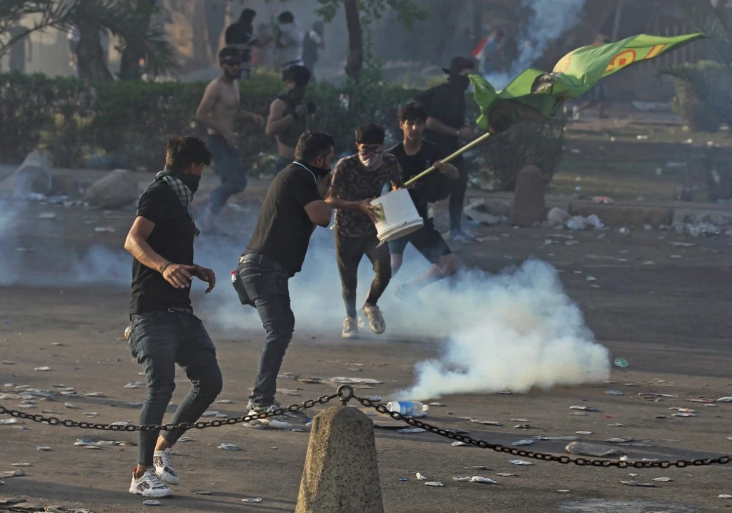 Iraq cleric Sadr demands government resign as deadly protests spike