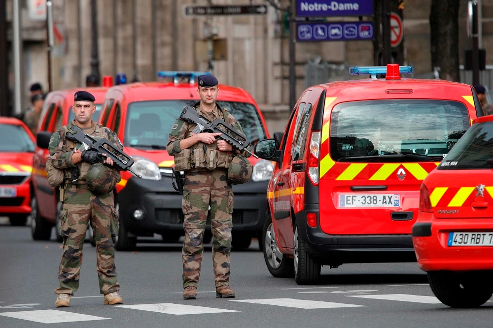 French soldiers stand guard near Paris police headquarters on October 3, 2019 after four officers were killed in a knife attack. (AFP)