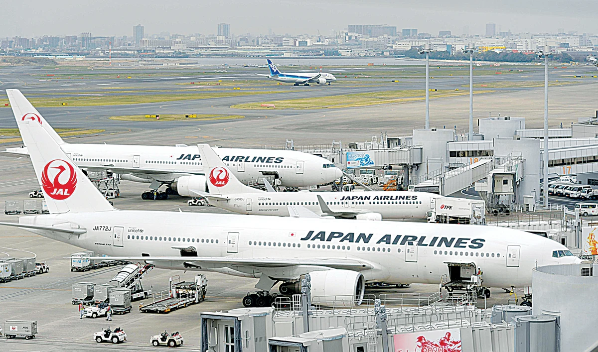 Japan Airlines is cleared to sell Hawaiian’s flights. (AP)