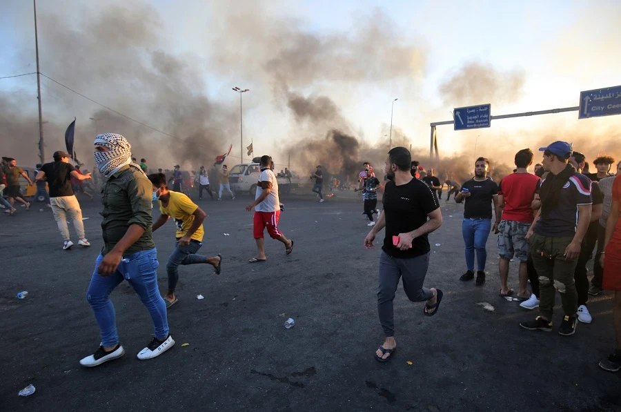 Smoke rises from burning tyres during as Iraqis demonstrate against state corruption, failing public services and unemployment, in the Iraqi capital Baghdad on October 5, 2019. (File/AFP)