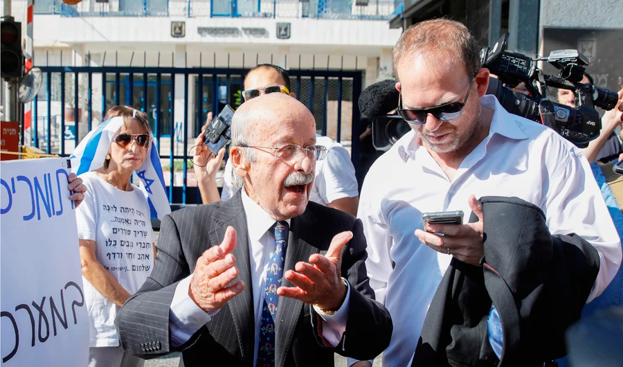 Ram Caspi (L), the prime minister's lawyer, arrives at the Ministry of Justice in Jerusalem on October 2, 2019 ahead of the pre-indictment hearing for Prime Minister Benjamin Netanyahu. (AFP)