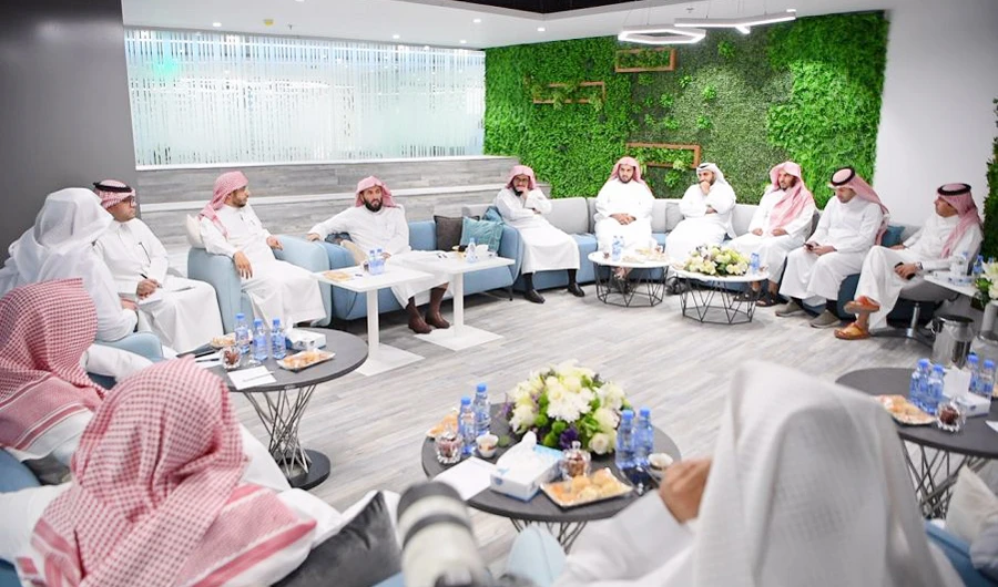 Minister of Justice Dr. Walid bin Mohammed Al-Samaani was briefed on the work of the department. (SPA)
