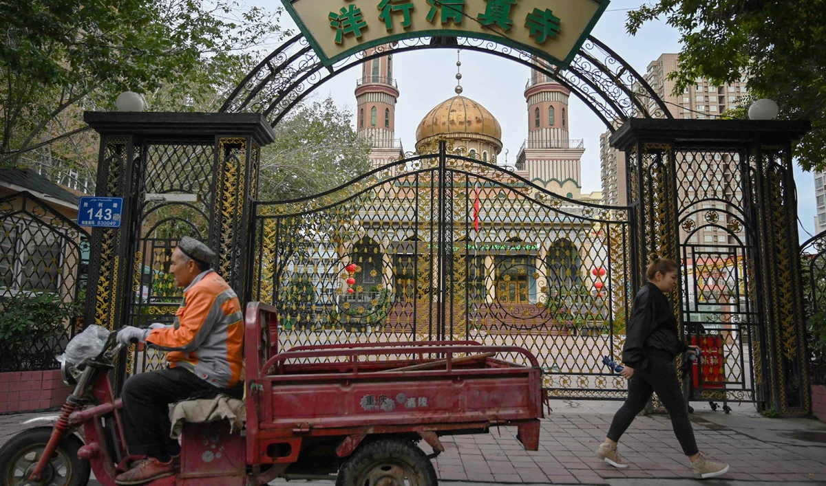 US bars Chinese officials for crackdown on Muslim minorities
