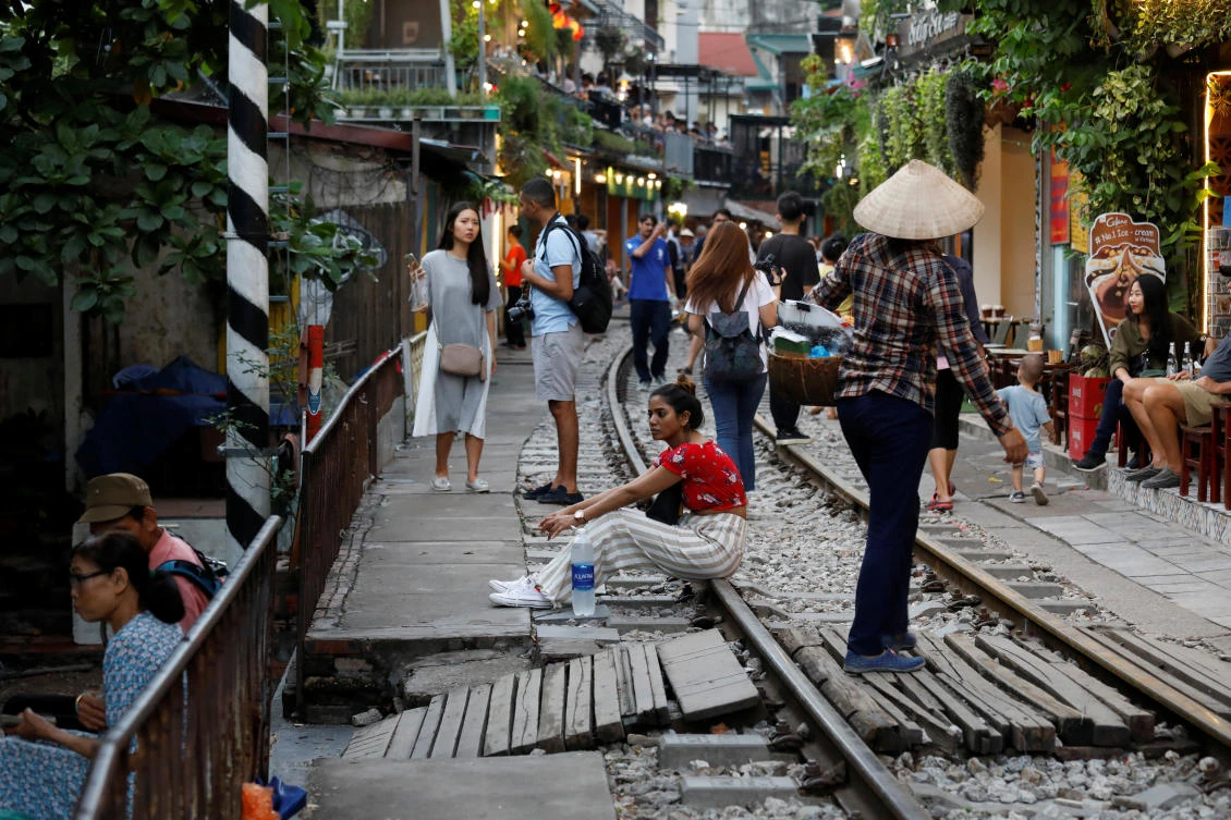 Tourists rail against Hanoi ‘train street’ ban