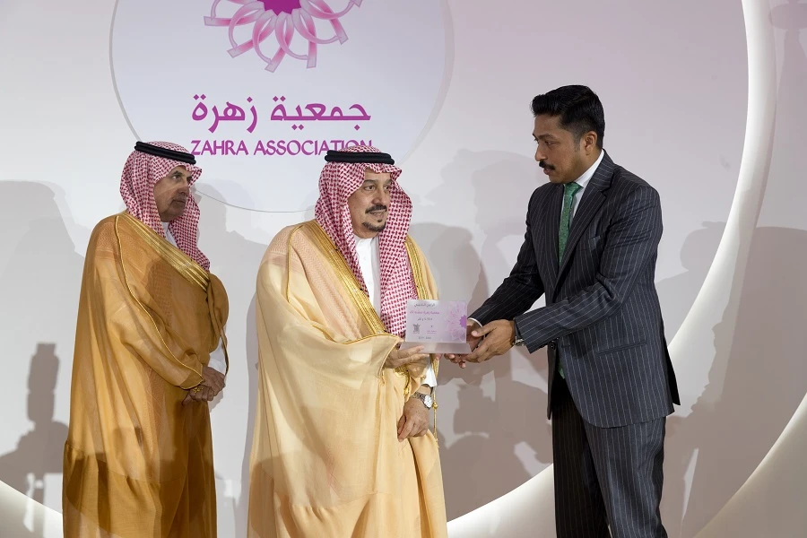 HRH Prince Faisal Bin Bandar Bin Abdul Aziz Al Saud – Prince of Riyadh Handover momento to Mr. Shehim Mohammed - LuLu Hypermarket Director for KSA.(Supplied)