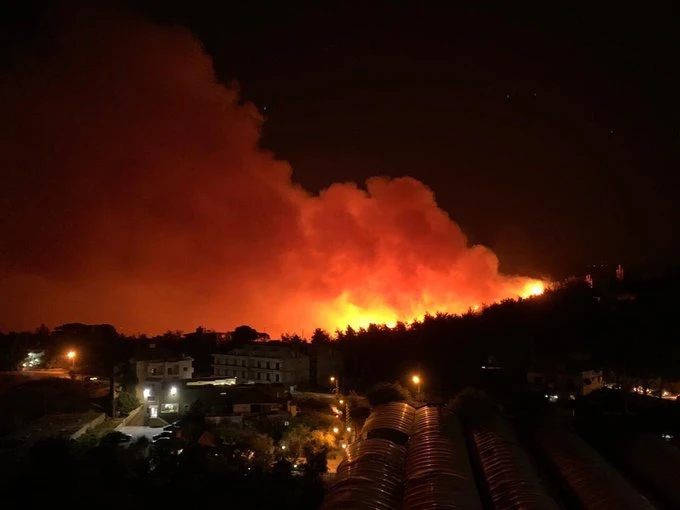 A massive blaze rips through the Shouf mountain range. (Twitter: @michaeltabbal)