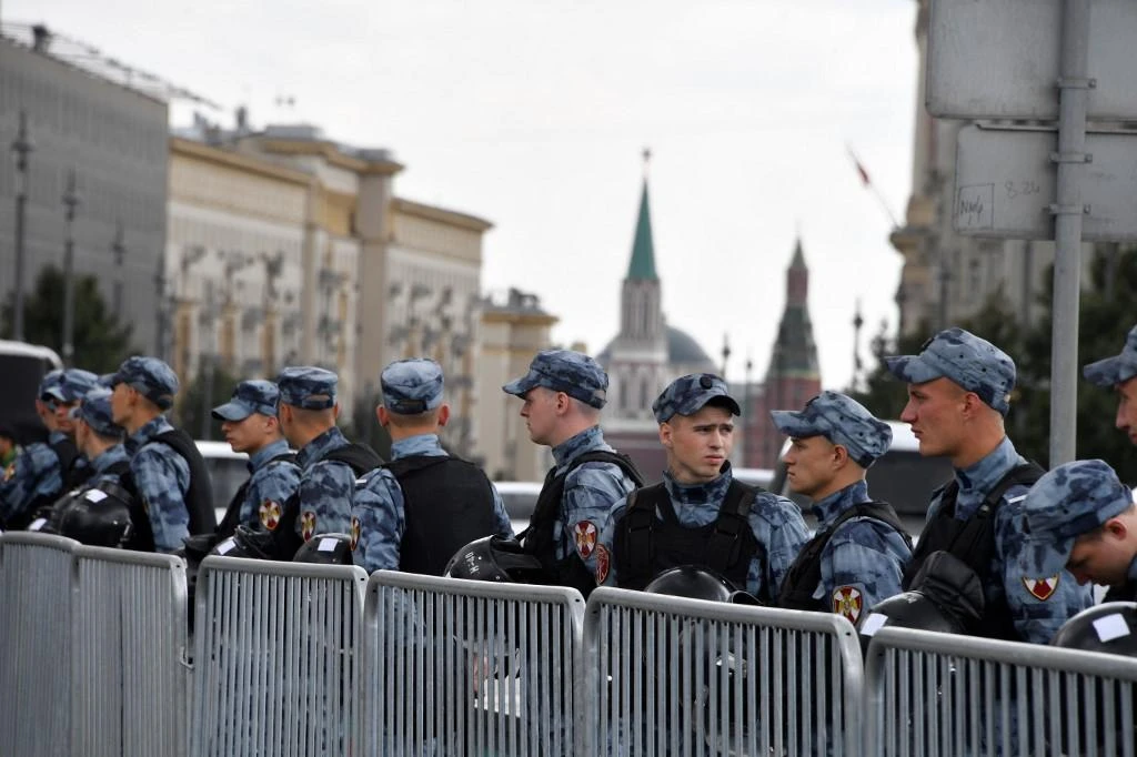 Protester flees Russia as two others tie the knot in jail