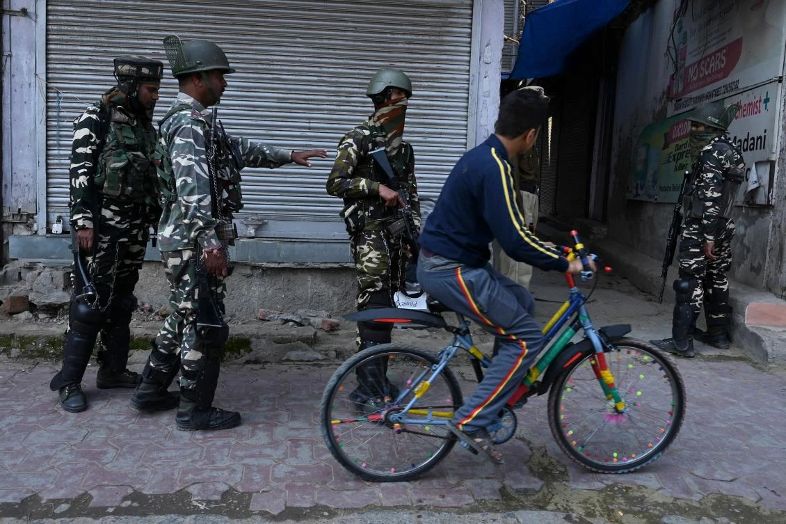 Nine killed in fresh firing across Kashmir border