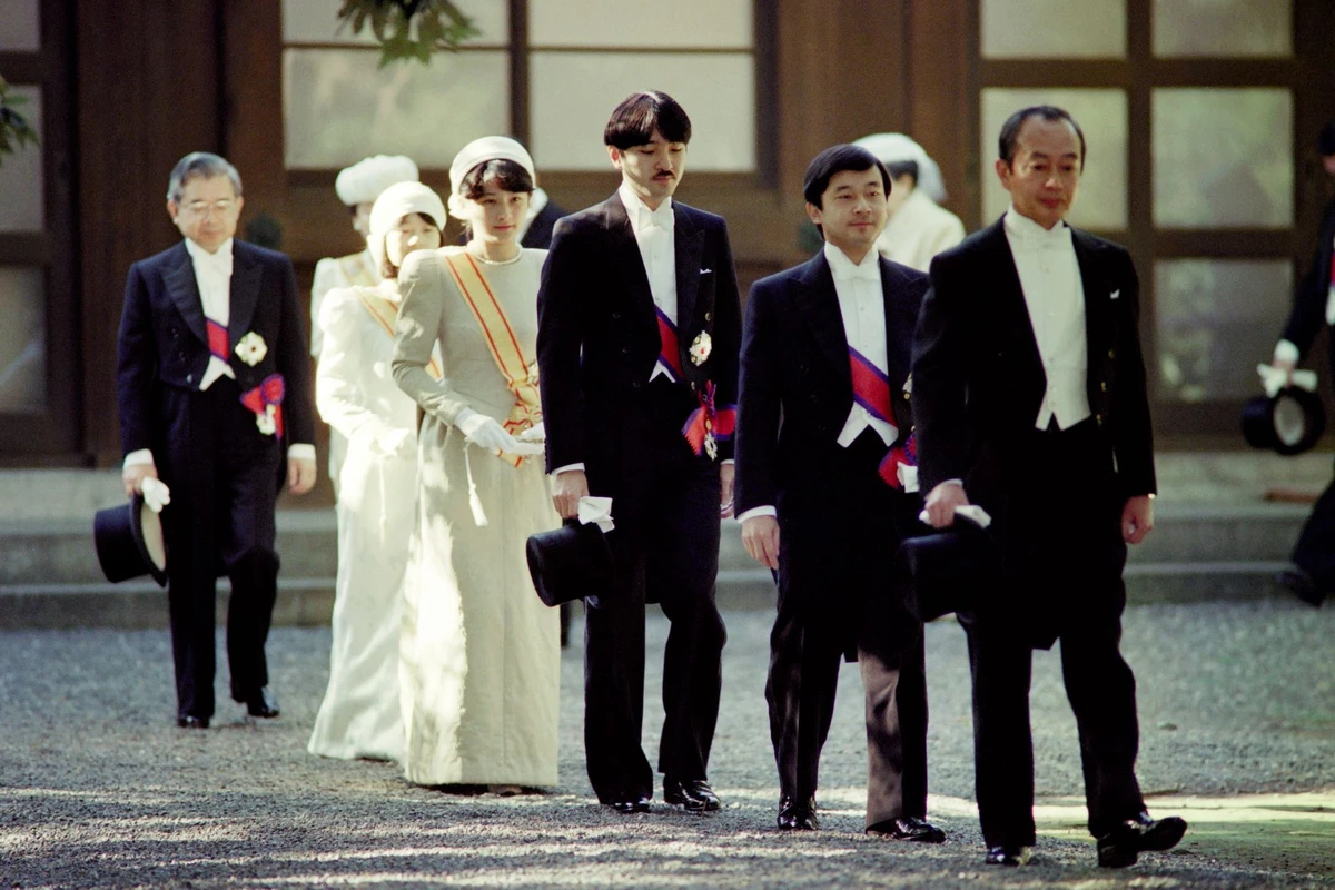 A November 1990 file photo shows Emperor Akihito’s enthronement ceremony. The same traditions will take place Monday. (AFP)