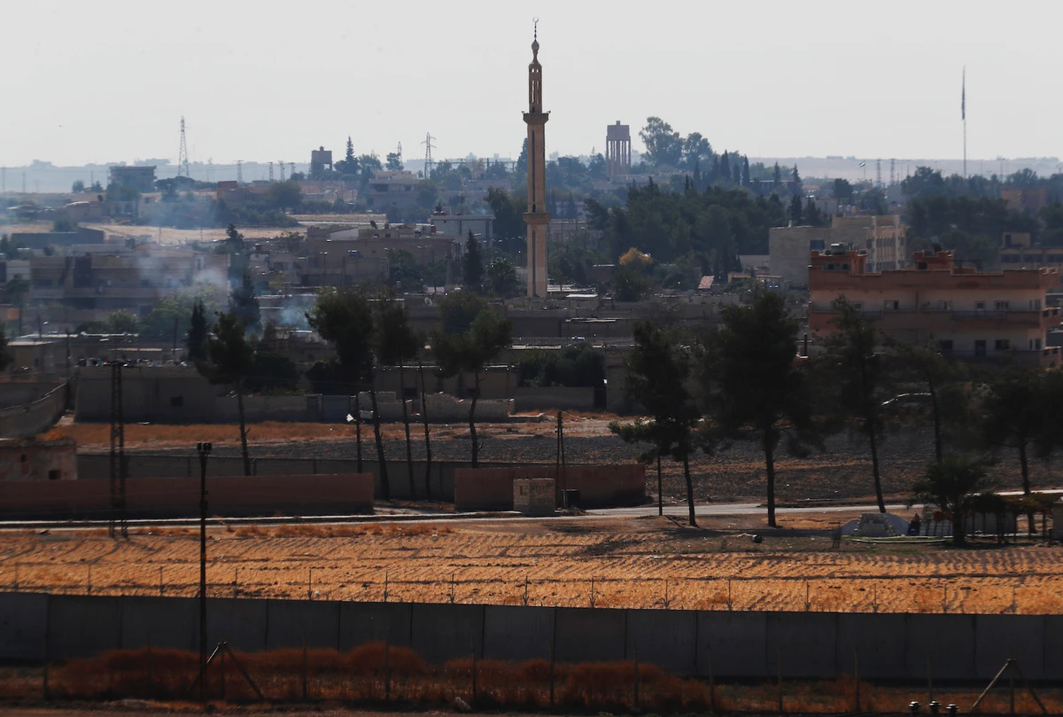More than 100 prisoners of the extremist Daesh movement have escaped in Syria in the chaos since Turkey's incursion, a senior US official said Wednesday. (AP)