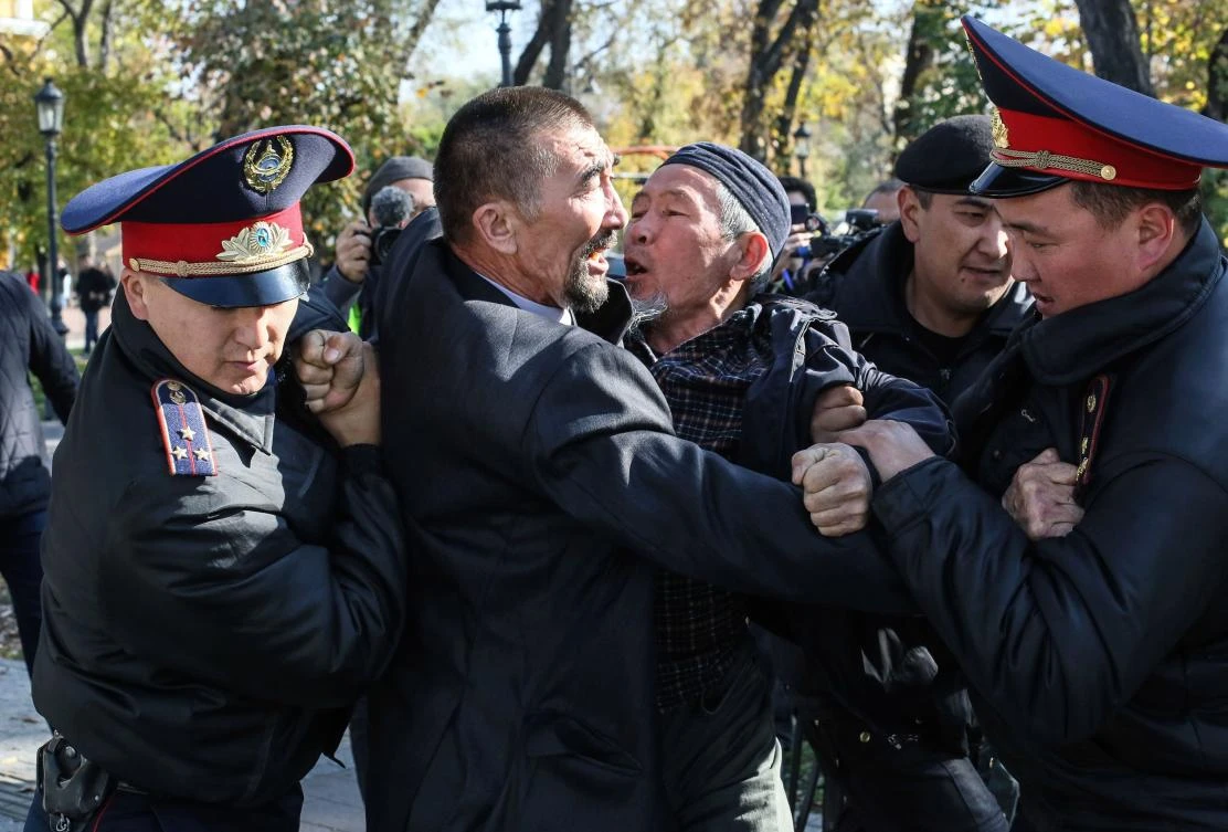 Kazakh police detain protestors in Almaty, southwestern Kazakhstan, on October 26, 2019. (File/AFP)