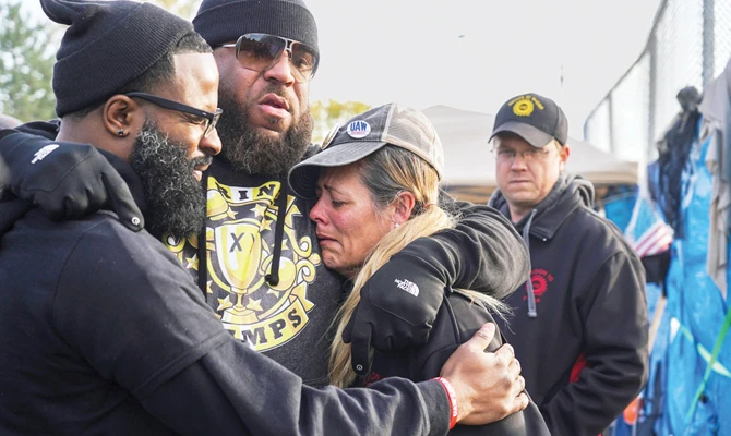Union turns to Ford after GM workers approve new contract