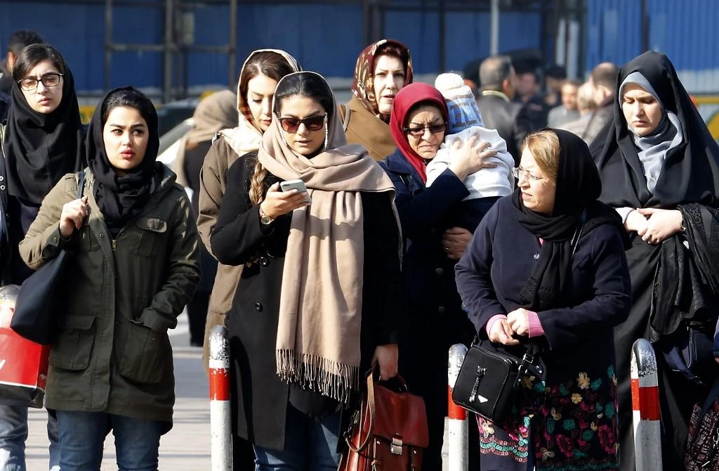 Iranian authorities break up mixed-gender party, arrest 15