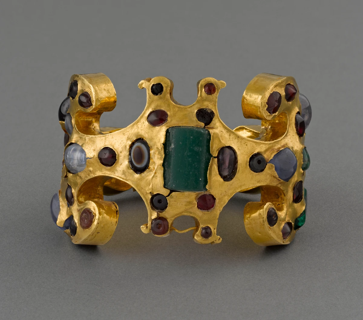 Louvre Abu Dhabi to showcase 10,000 years of luxury through fashion, art, jewelry