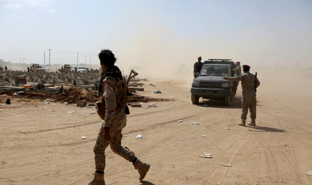 Yemen defense minister escapes attack on convoy