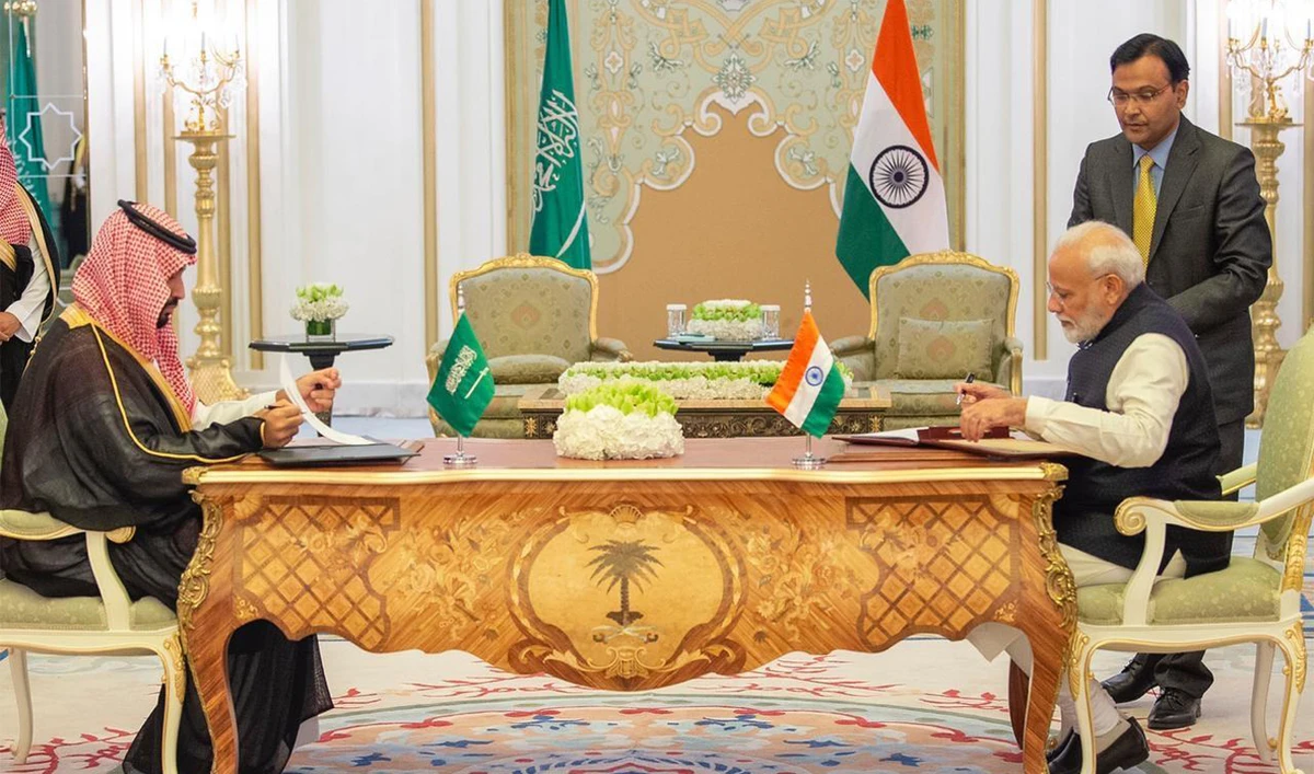 Saudi Crown Prince Mohammed bin Salman and Indian Prime Minister Narendra Modi signed an agreement on Tuesday. (SPA)