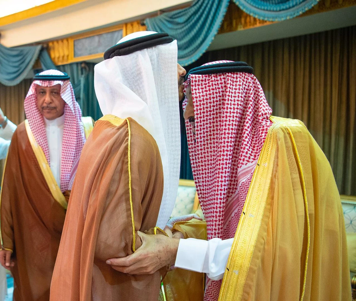 King Salman, UAE’s Foreign Minister discuss bilateral relations