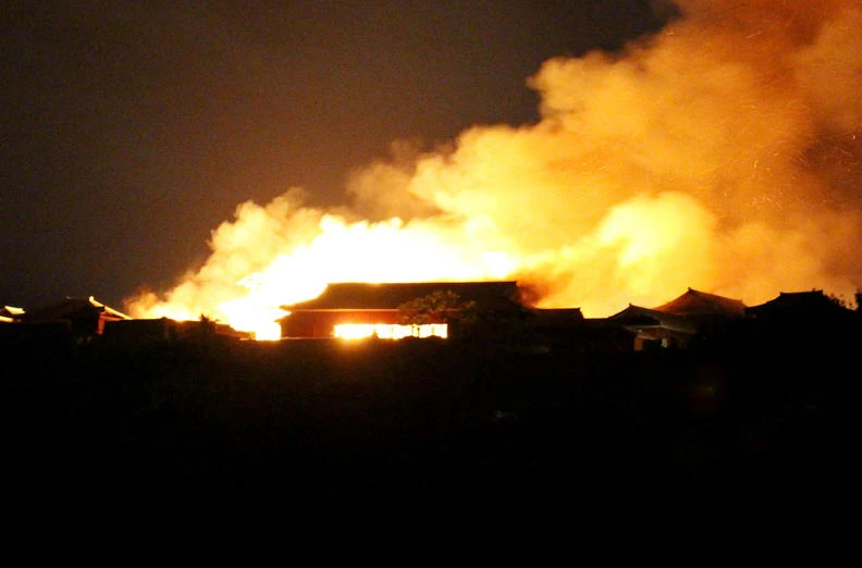 Shuri Castle is engulfed in flames in Naha, Okinawa prefecture, southern Japan on early October 31, 2019. (AFP / JIJI PRESS)