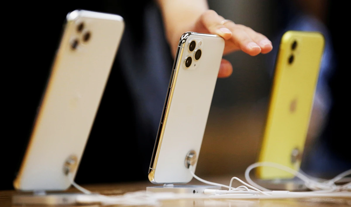 Apple's new (L-R) iPhone 11 Pro Max, 11 Pro and 11 are displayed after they went on sale at the Apple Store in Beijing, China. (REUTERS)