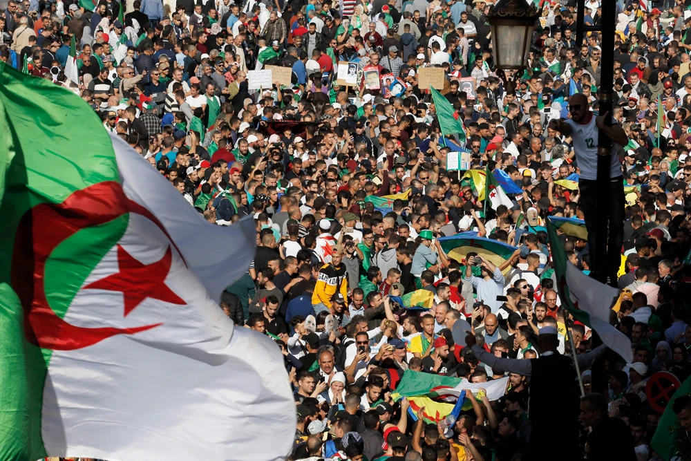 Algerians  in ‘new independence’ call on revolution anniversary