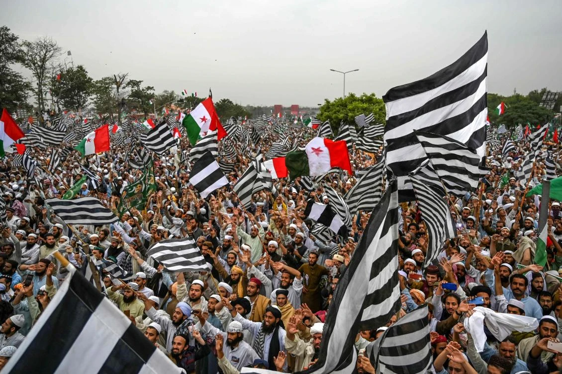 Supporters of Jamiat Ulema-i-Islam-Fazl party gather to demand that Prime Minister Imran Khan’s year-old government resigns. (AFP)