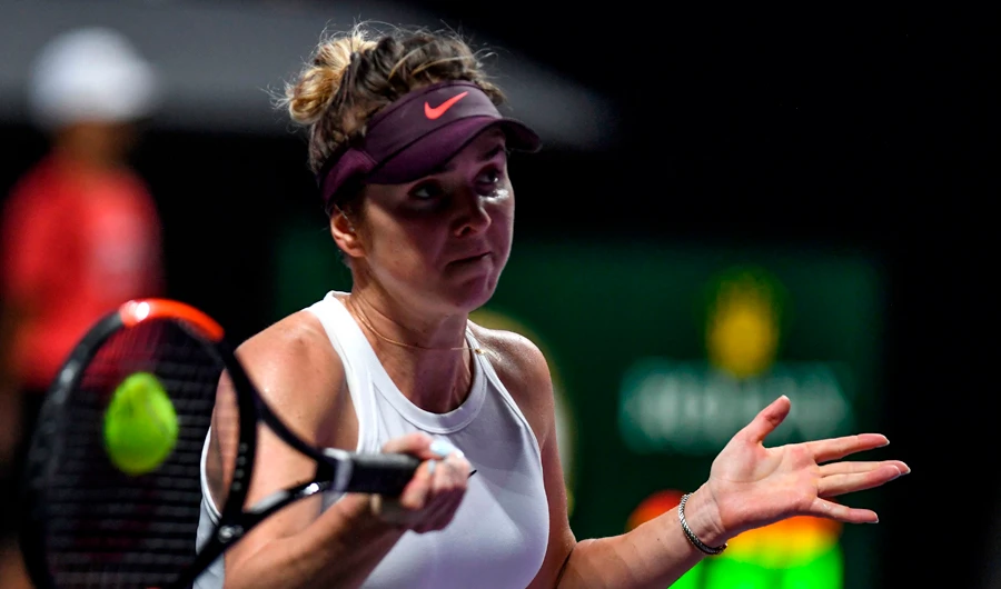 Svitolina outlasts Bencic to keep WTA Finals title defense alive