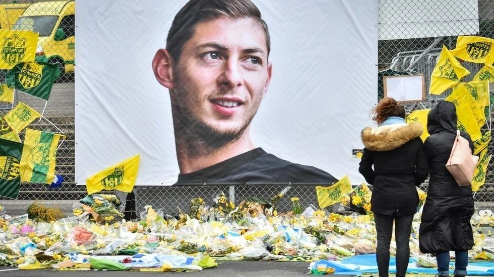 Cardiff face long transfer ban if they miss Sala payment