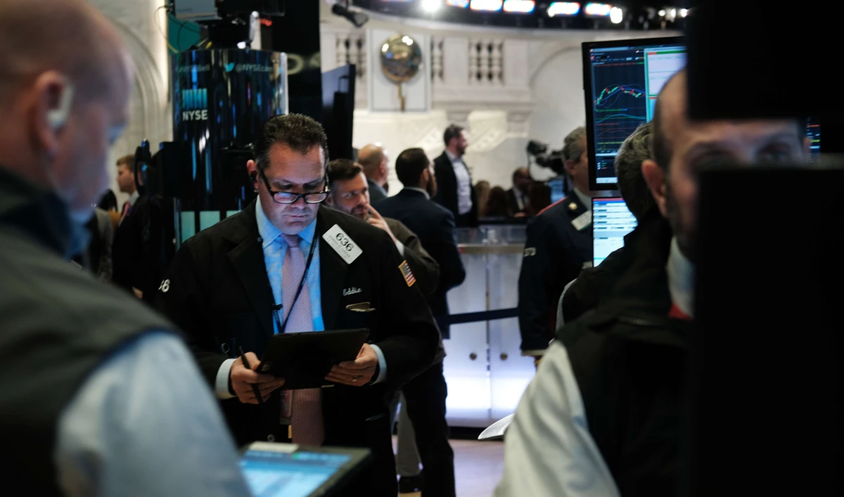 Traders work on the floor of the New York Stock Exchange (NYSE) on November 04, 2019 in New York City. (Getty Images/AFP)