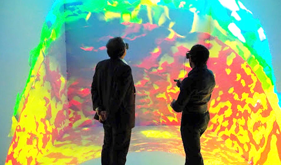 Dr. Corrado Cali explores 3D reconstructions of extremely complex brain cells known as astrocytes, within KAUST’s Visualization Core labs.