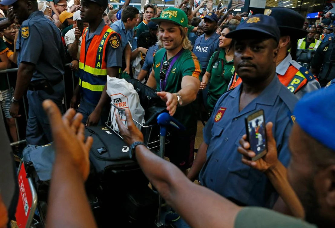 South Africans scream, sing and dance as Springboks return