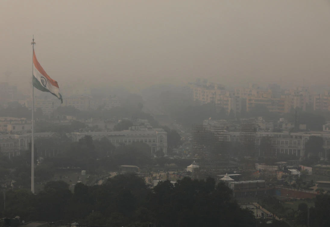 Buildings are seen shrouded in smog in New Delhi, India, October 30, 2019. (Reuters)