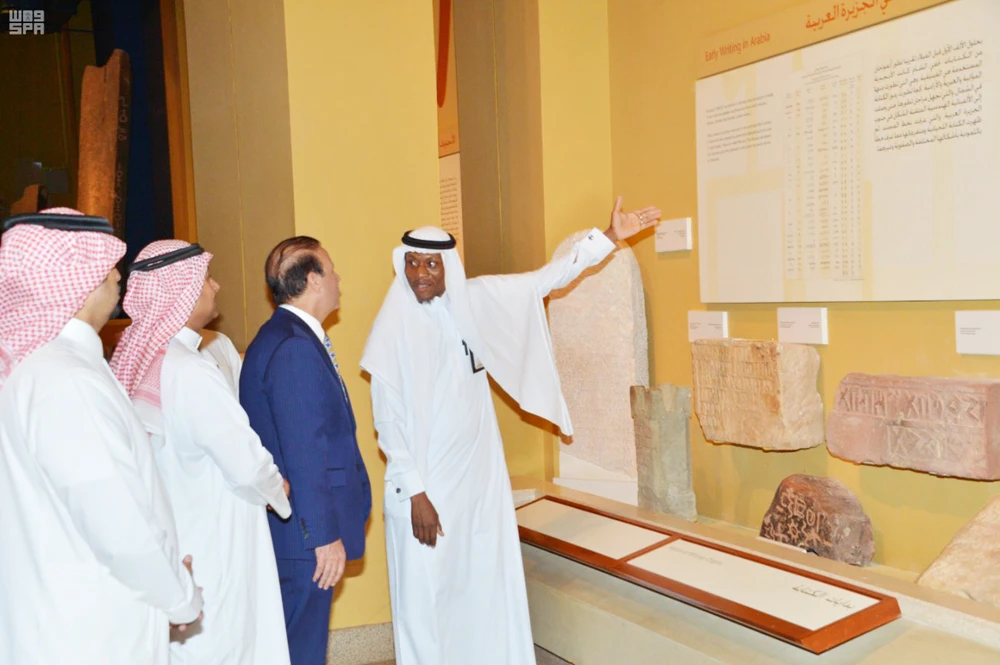 Saudi Arabia hands over illegally held Iraqi historical documents
