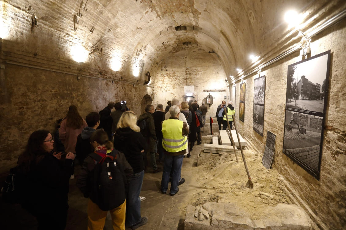 Escape tunnel underneath Berlin Wall opens to public
