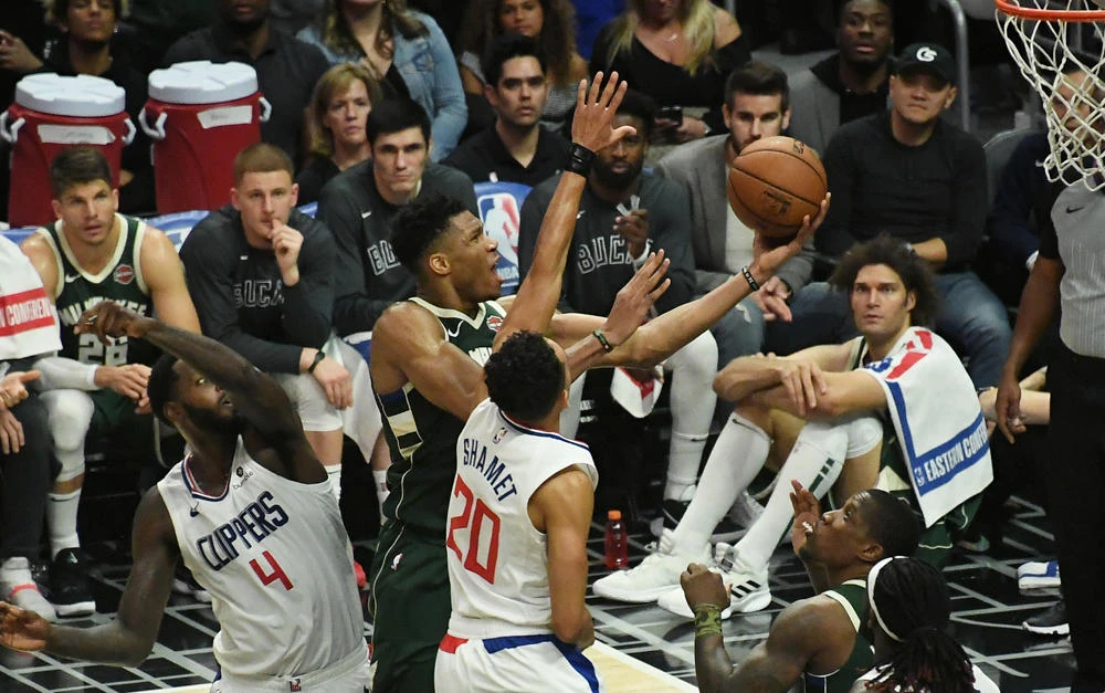 Milwaukee Bucks forward Giannis Antetokounmpo shoots against LA Clippers guard Landry Shamet in the fourth quarter at Staples Center. (Richard Mackson-USA TODAY Sports)