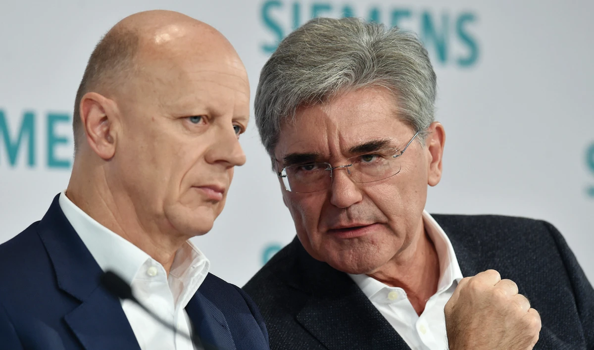 Siemens CEO Joe Kaeser and CFO Ralf Thomas attend the company’s annual results press conference in Munich on Thursday. (AFP)