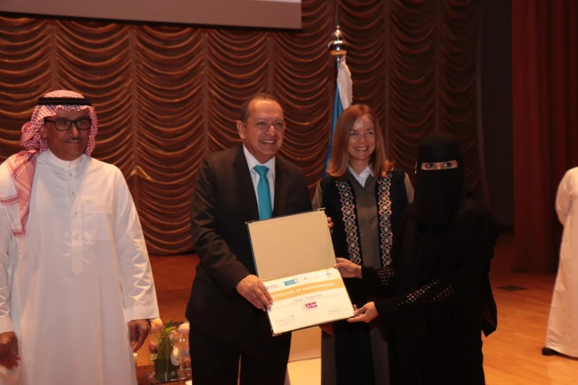 British Ambassador Simon Collis, KSU Rector Badran Al Omar & Amanda Ingram, Deputy Director British Council handing over certificate to a participant. (Supplied)