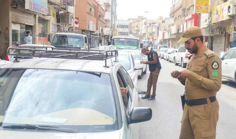 Figures released on Friday showed that of the 72,505 people arrested while trying to cross the border into Saudi Arabia. (SPA)