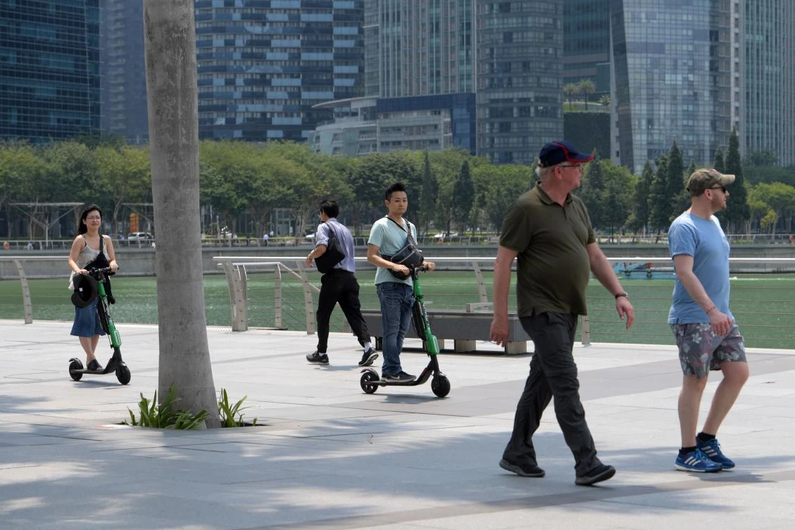Electric scooters and pedestrians — who have come to see these silent machines as menaces — compete for space in Singapore’s 440 kilometers of cycle paths and 5,500 kilometers of footpaths. (AFP)