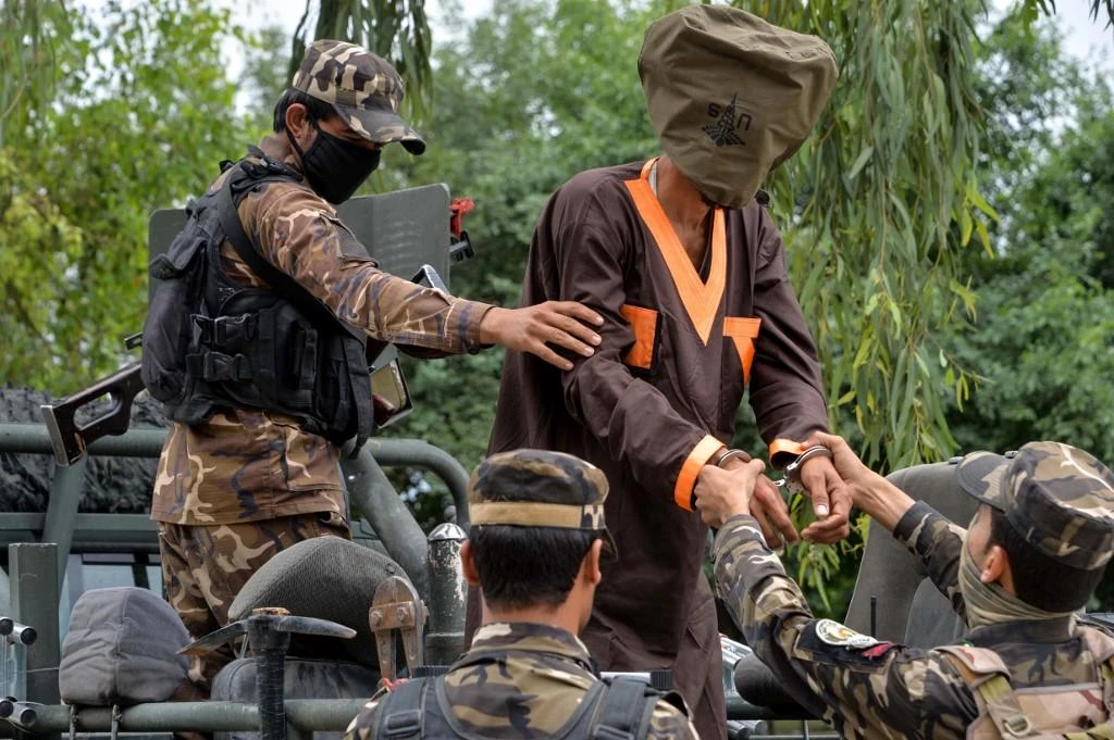 Forces with Afghanistan’s National Directorate of Security escort an alleged militant as Taliban and Daesh fighters in this May 23, 2019 photo. (AFP)