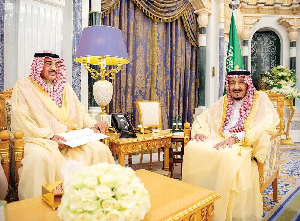 King Salman meets Sheikh Sabah Khalid Al-Hamad Al-Sabah, Kuwait’s deputy prime minister and foreign minister, in Riyadh on Sunday. (SPA)