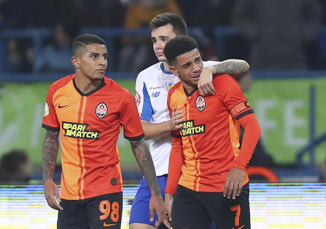 Shakhtar's Brazilian player Taison, right, reacts as he leaves the pitch after he was red-carded for his reaction on racial abuse, while Dynamo Kyiv Mykola Shaparenko, center, calmed him down, during Premier League soccer match in Kharkiv, Ukraine, on Sunday. (AP)