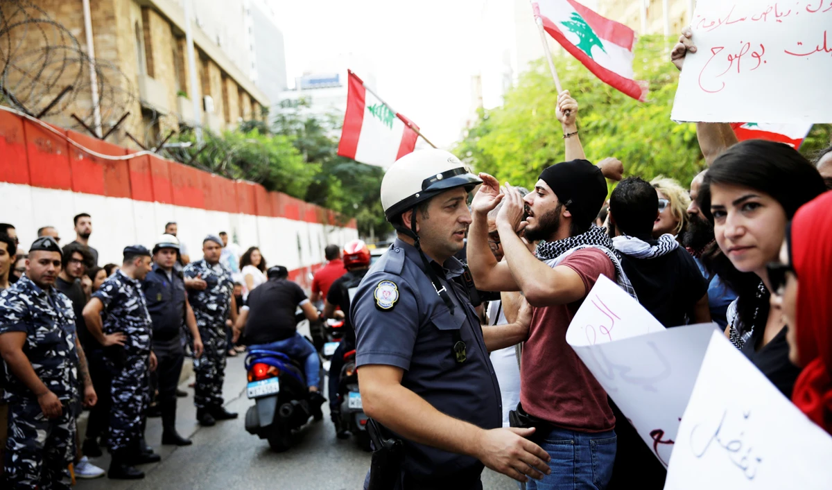 Lebanese blocs agree to ‘government of specialists representing protester movement’
