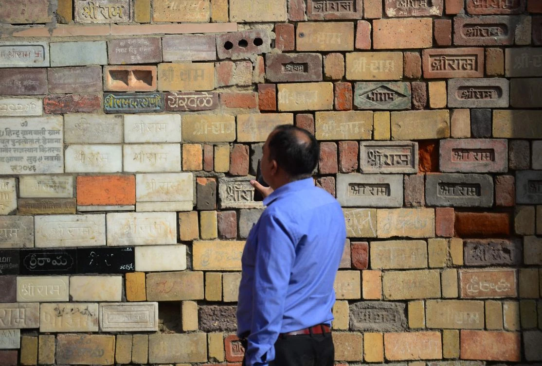 Do-it-yourself Hindu temple waits to move into Indian holy site