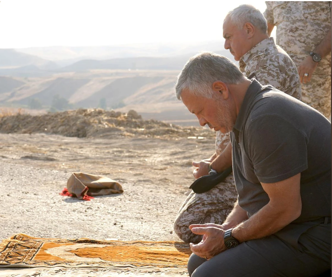 Jordan's king Abdullah prays as he take part in a ceremony in Baquora area, in border between Jordan and Israel, November 11, 2019 ( Reuters photo)